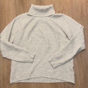 Kuhl cream turtleneck sweater Small